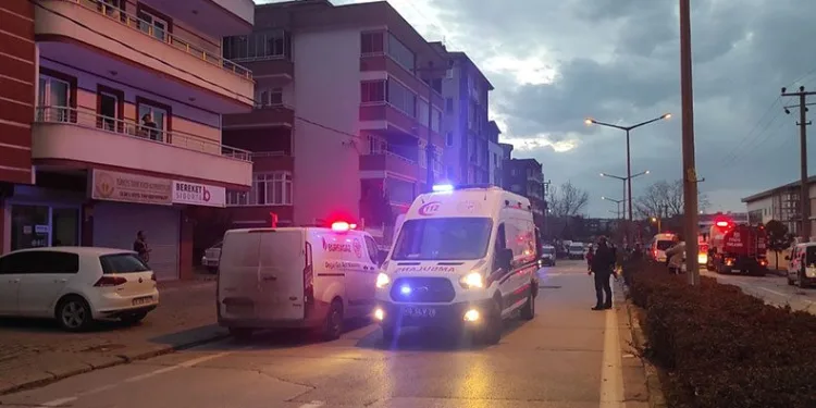 Evini ateşe veren kadının yardımına itfaiye yetişti