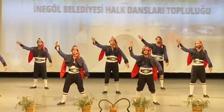 Halk Dansları Topluluğu Kıbrıs’ı salladı