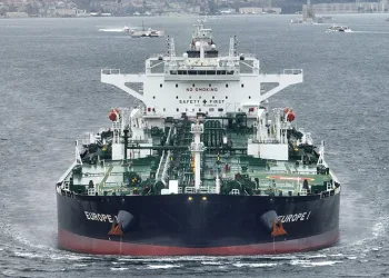 Petrol yüklü gemiler havadan görüntülendi