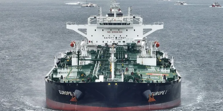 Petrol yüklü gemiler havadan görüntülendi