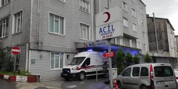 Kaldırımda düşüp yaralandı