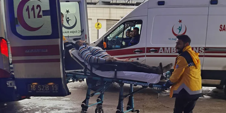 Otomobil iş yerine daldı: 1 yaralı