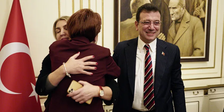 Akşener’den İmamoğlu ve eşine destek