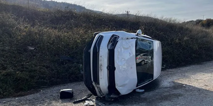 İznik’te otomobil şarampole uçtu