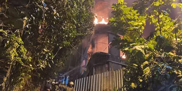 Beyoğlu’nda evsizlerin kaldığı bina yandı