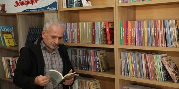 Kahvehaneler kitap haneye dönüşüyor