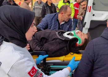 Bursa’da kamyonete çarpan sürücü ağır yaralandı