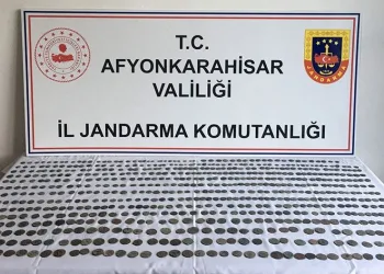 Akaryakıt istasyonunda 670 adet sikke ile yakalandı