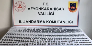 Akaryakıt istasyonunda 670 adet sikke ile yakalandı