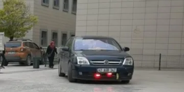 Devlet hastanesine çakarlı araçla gelen sürücüye cezai işlem