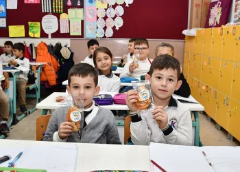 Başkan Usta’dan öğrencilere hediye