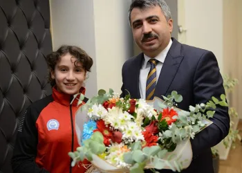 Başkan Yılmaz şampiyonları ağırladı