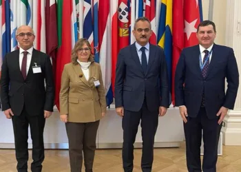 Milli Eğitim Bakanı Özer, Fransa’da