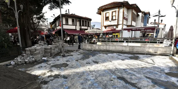 Abdal Camii çevresinde zemin yenileniyor