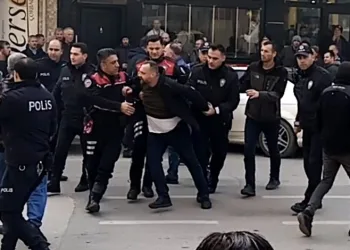 İnegöl’de alacak verecek kavgasında 3 kişi bıçaklandı