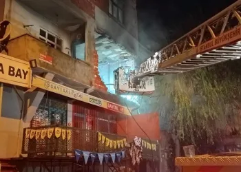 Evi boşaltan kiracı daireyi ateşe verdi