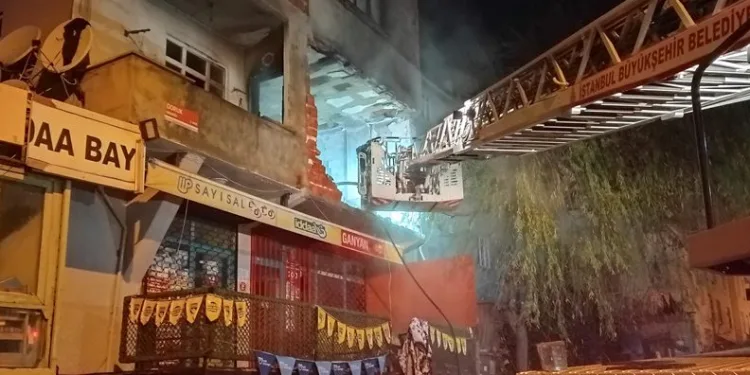 Evi boşaltan kiracı daireyi ateşe verdi
