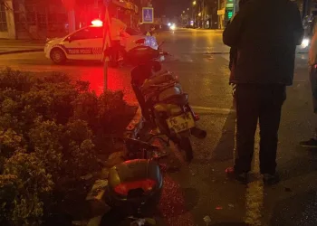 Bursa’da otomobil motosiklete çarptı
