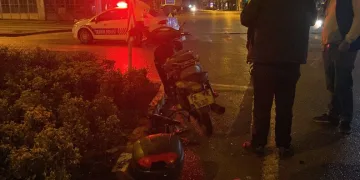 Bursa’da otomobil motosiklete çarptı