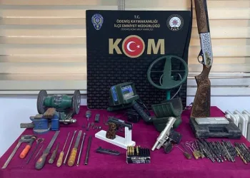 İzmir’de kurusıkıdan tabanca yapan 2 şüpheli yakalandı