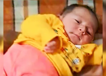 Üzerine çaydanlık devrilen bebek hayatını kaybetti