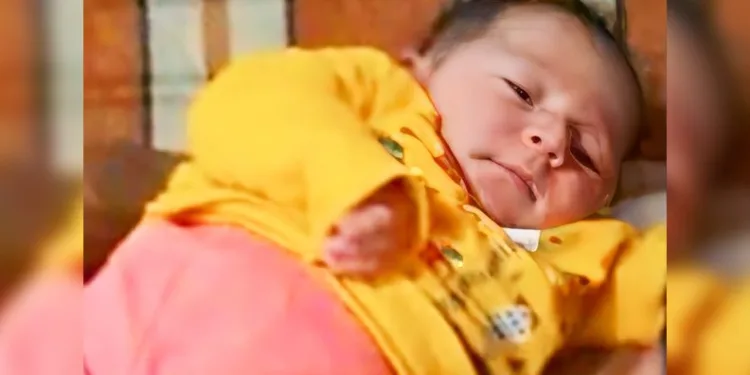 Üzerine çaydanlık devrilen bebek hayatını kaybetti