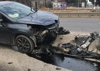 Yol ayrımında feci kaza! 3’ü çocuk 6 yaralı