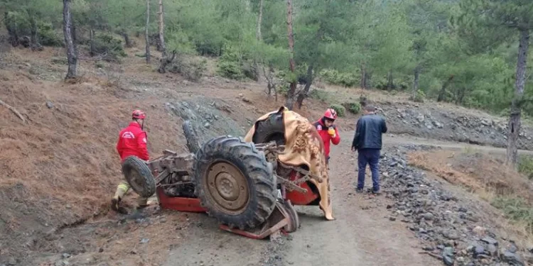 Traktörün altında kaldı hayatını kaybetti