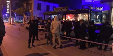 Park halindeki otomobil kurşunlandı