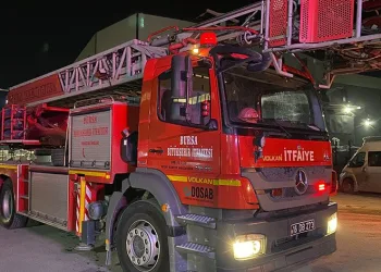 Bursa’da fabrikanın bacası alev aldı