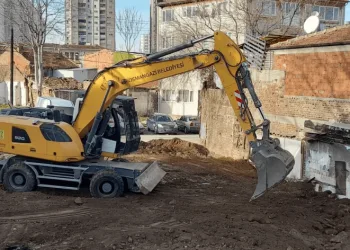 Osmangazi’de metruk yapılar yıkılıyor