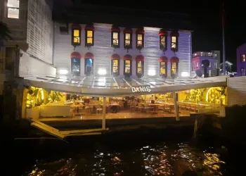 İstanbul’da restoranın balkonu çöktü: 4 yaralı