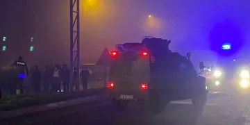 Polis aracına bombalı saldırı: 8’i polis 9 yaralı