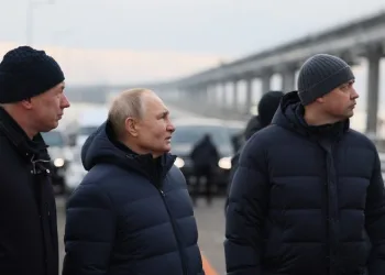 Putin saldırı sonrası onarılan Kırım Köprüsü’nü ziyaret etti
