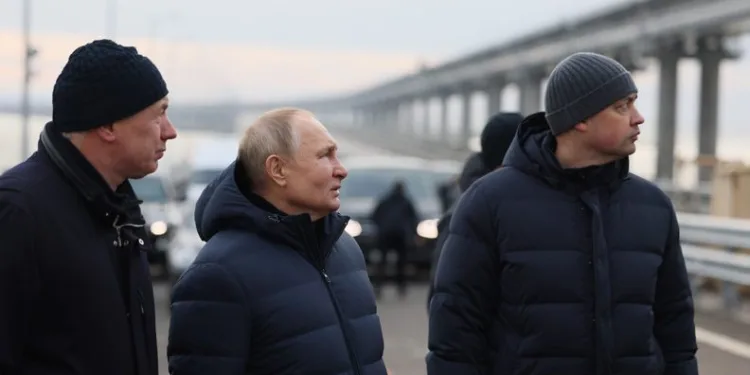 Putin saldırı sonrası onarılan Kırım Köprüsü’nü ziyaret etti