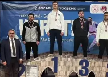 Bursalı milli karateci sokak ortasında bıçaklandı