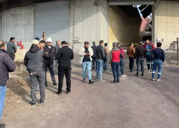 Hatay’da antreponun çatısı çöktü, 2 işçi yaralandı