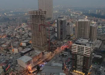 İzmir’de inşaatın kule vinci devrildi: 6 ölü