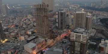 İzmir’de inşaatın kule vinci devrildi: 6 ölü