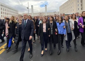 Kemal Kılıçdaroğlu Adalet Bakanlığı’na yürüdü