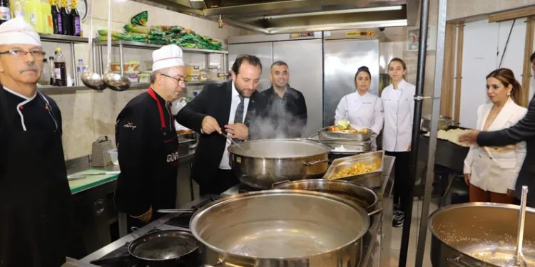 Bursa’da 30 bine yakın öğrenciye ücretsiz yemek veriliyor
