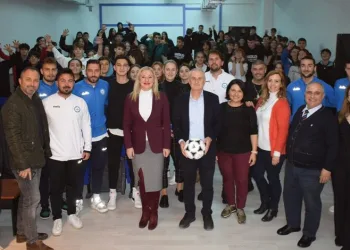 Nilüferli futbolcular öğrencilerle deneyimlerini paylaştı