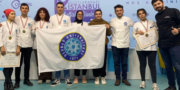 Geleceğin şeflerinden büyük başarı