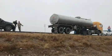 Iğdır’da ticari araç yakıt tankerine çarptı: 6 yaralı