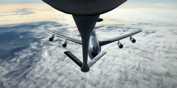 NATO’ya ait uçağa yakıt ikmali