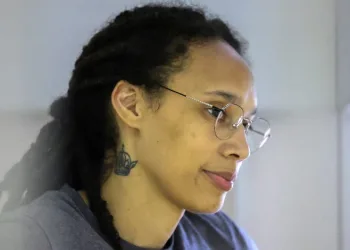 Basketbolcu Brittney Griner mahkum takasıyla serbest bırakıldı