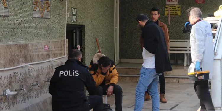 Antalya’da cami tuvaletinde ölü bulundu