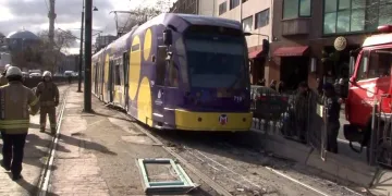 Kabataş’ta tramvay kazası! 4 yaralı