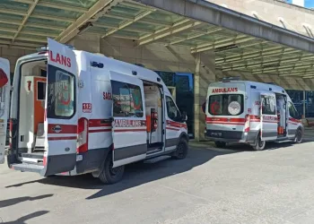 Siirt’te 7’nci kattan düşen genç kadın ağır yaralandı