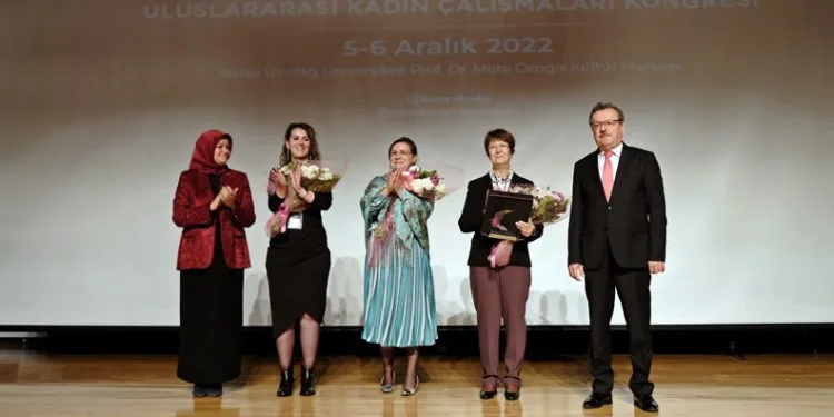 Bursa’da Türk kadınına uluslararası bakış